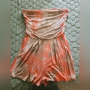 Tie Dye romper size L, good condition.
